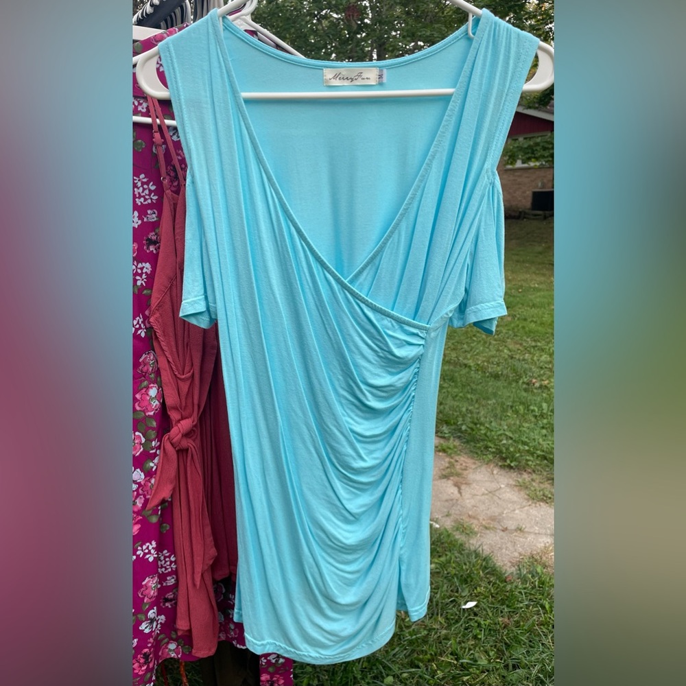 Merry Fun Deep V Cold Shoulder Top Size Medium